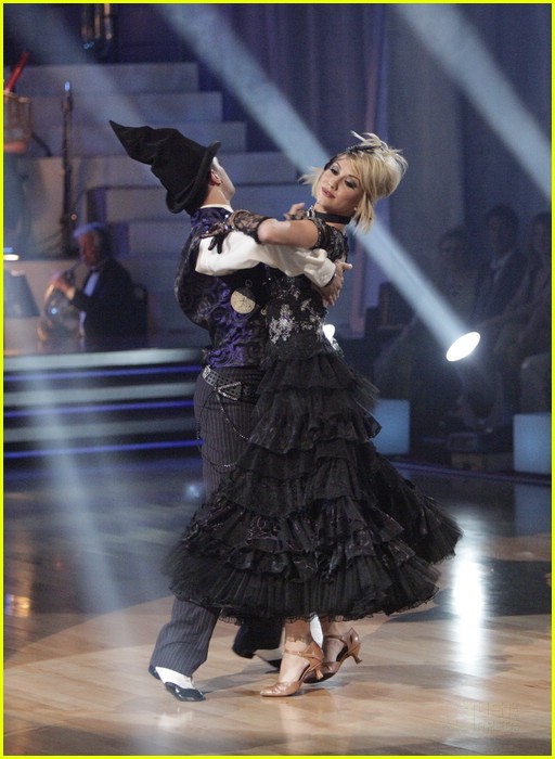 chelsea-kane-waltz-dwts-lakers-13[1]